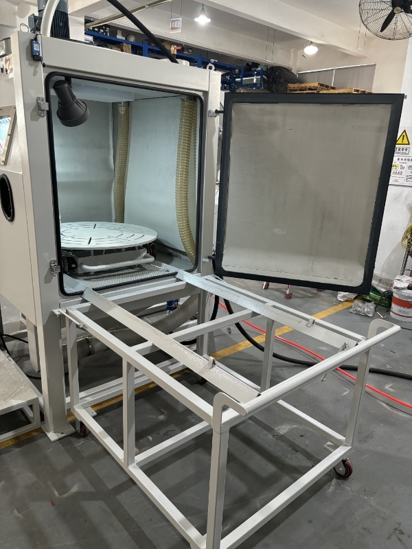 Coupling sand blasting machine